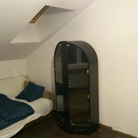 Appartement Tanie Pokoj Nr 10 1-2 Osobowy Z Lazienka Na Korytarzu